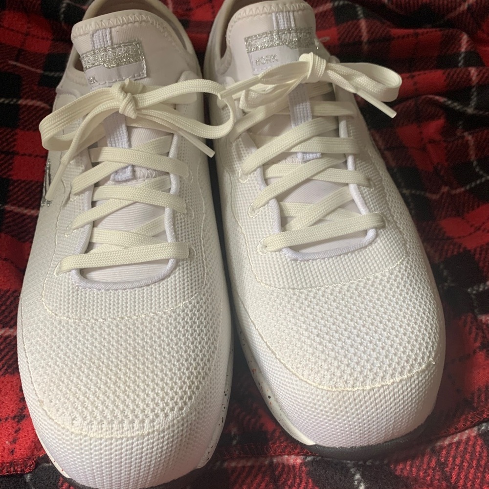 Sketchers 9.5 women’s Composite nonslip work shoes. New with tags!